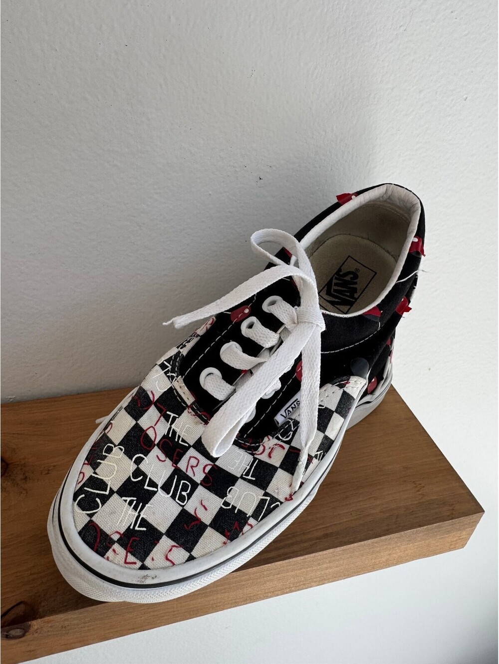 Vans "IT" Pennywise You'll Float Too Sneaker Collab Womens 6 Mens 4.5 - Picture 2 of 9